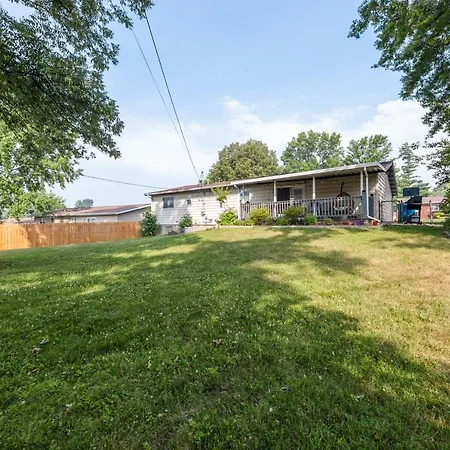 Inviting St Louis Home With Deck Near Forest Park!